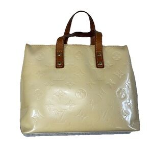 Louis Vuitton Reade Shoulder Bag PM Beige Perle Leather Monogram Vernis